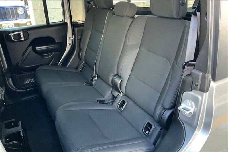 Used 2021 Jeep Gladiator WillysImage 25