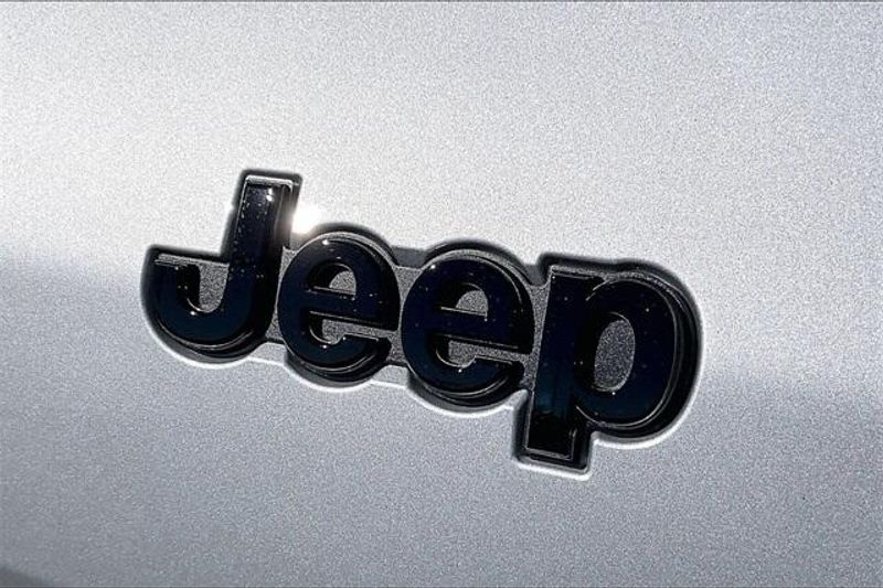 New 2025 Jeep Grand Cherokee L Altitude 4x2Image 13