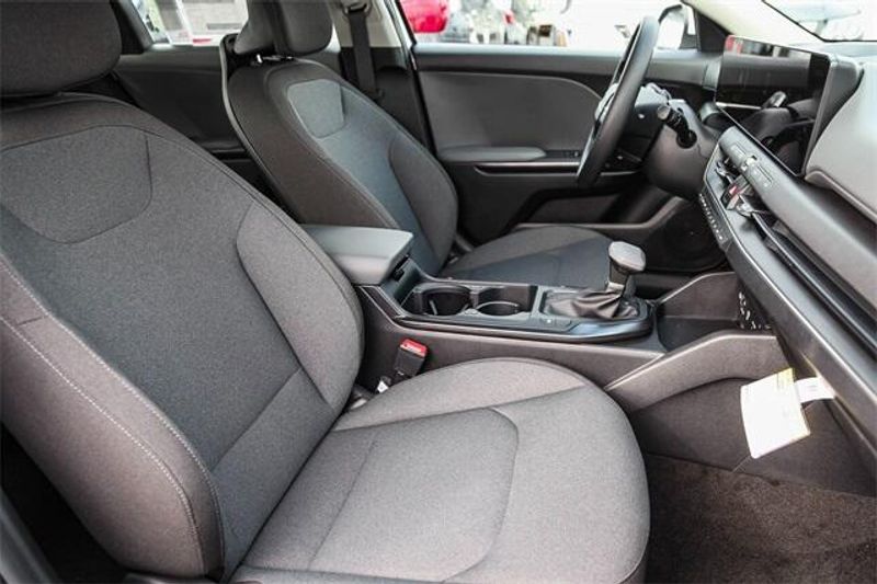 New 2025 Kia K4 LXImage 7