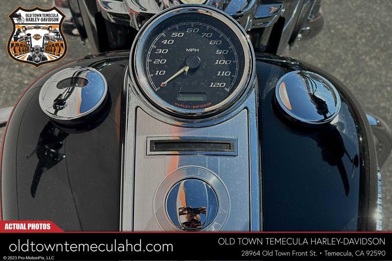 2021 Harley-Davidson Road King in a Black exterior color. BMW Motorcycles of Temecula – Southern California (951) 506-6903 bmwmotorcyclesoftemecula.com 