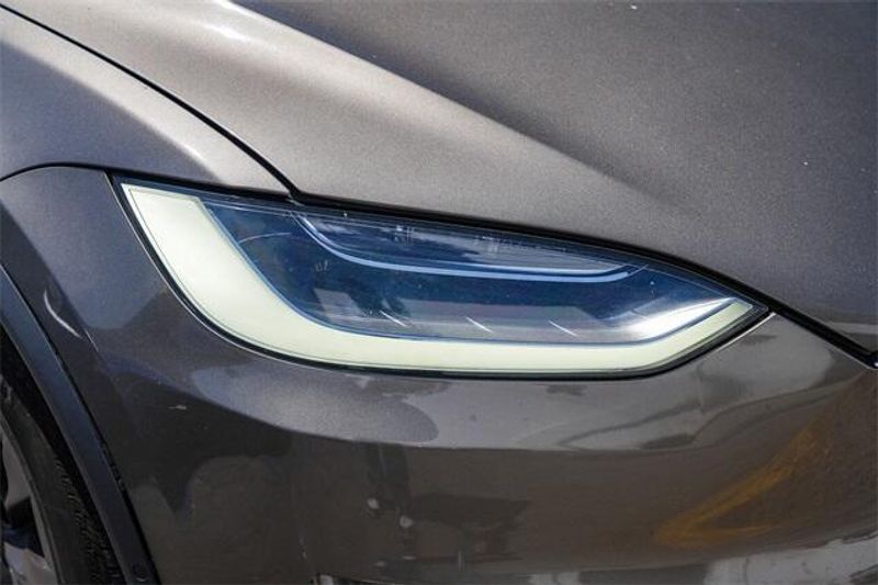 2016 Tesla Model X 60DImage 10