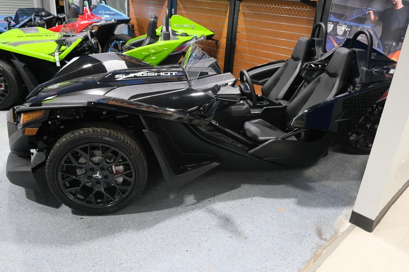 NEW 2025 POLARIS SLINGSHOT SL AUTODRIVE  in a JET BLACK exterior color. Family PowerSports (877) 886-1997 familypowersports.com 