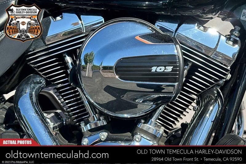 2015 Harley-Davidson Road Glide in a BLACK W/ PINSTRIPE exterior color. BMW Motorcycles of Temecula – Southern California (951) 506-6903 bmwmotorcyclesoftemecula.com 