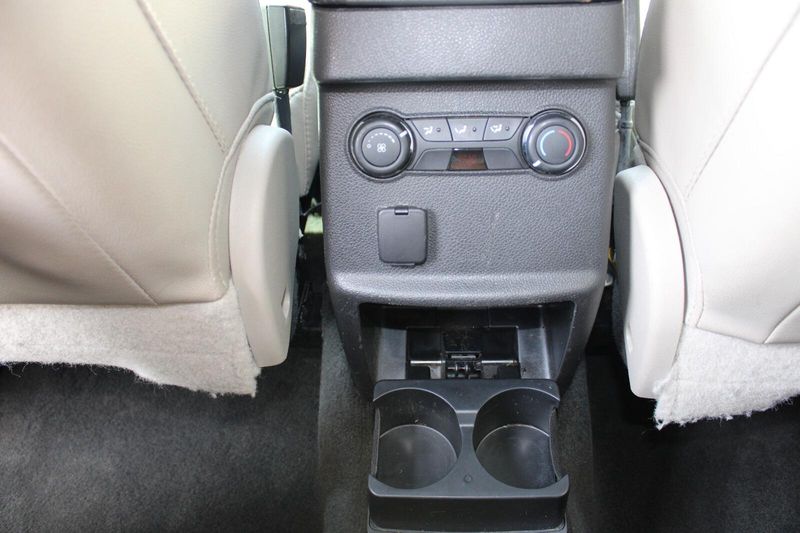 2015 Ford Explorer XLT photo 27