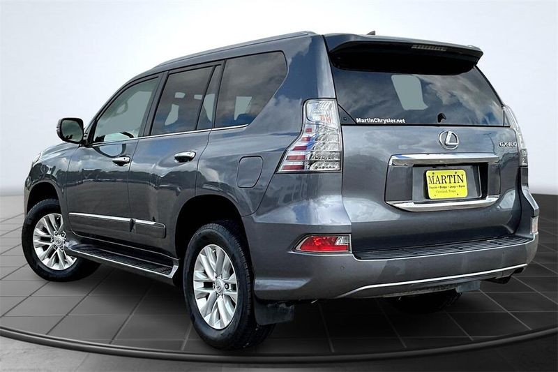 2016 Lexus GX 460 photo 2