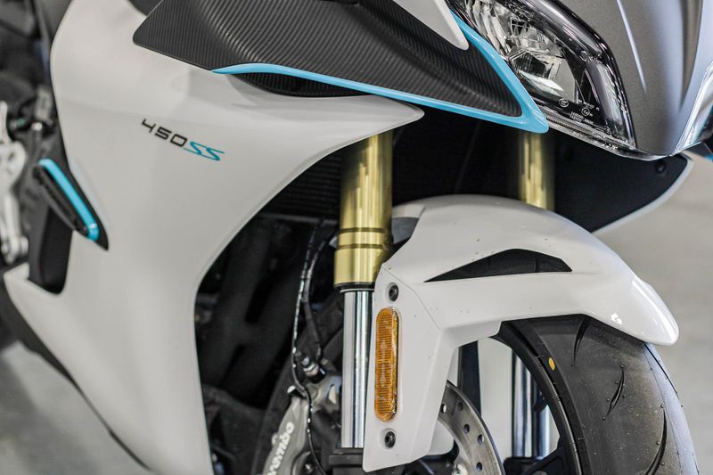 2024 CFMOTO 450SS NEBULA WHITEImage 12