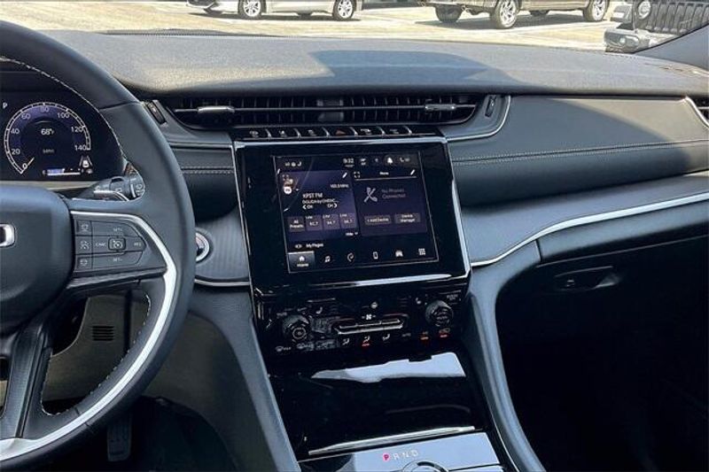 2025 Jeep Grand Cherokee L Laredo X 4x2Image 5