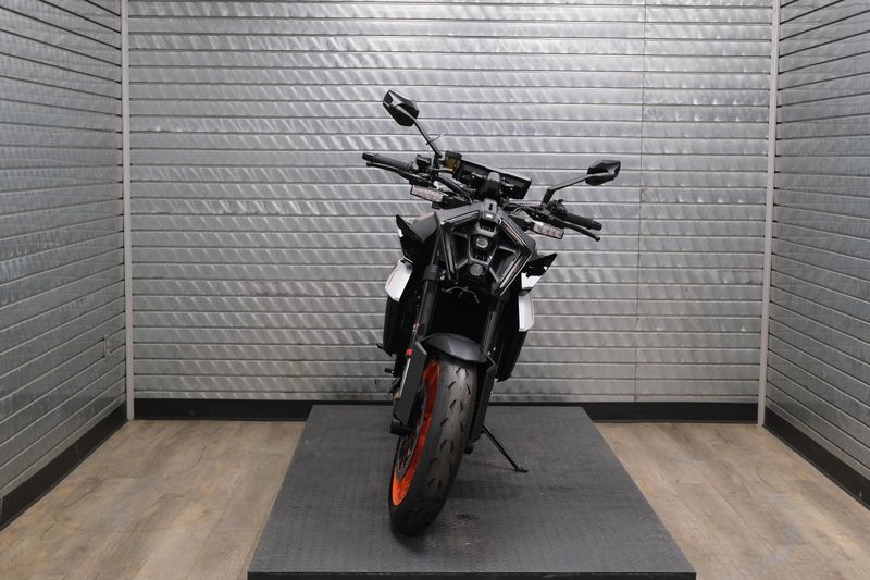 NEW 2026 KTM 990 DUKE R Image 8