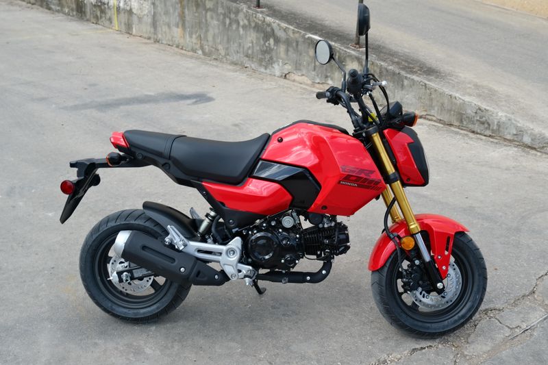 2025 Honda GROM CHERRY RED Image 2