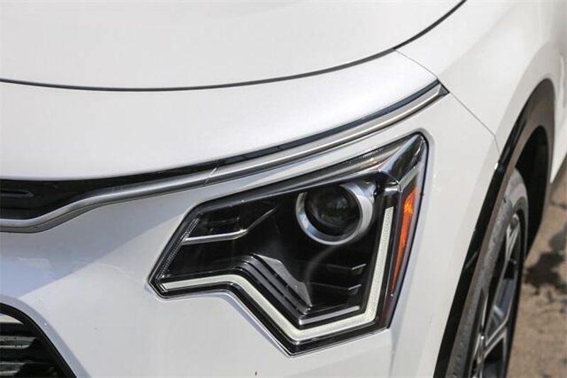New 2025 Kia Niro EX TouringImage 13