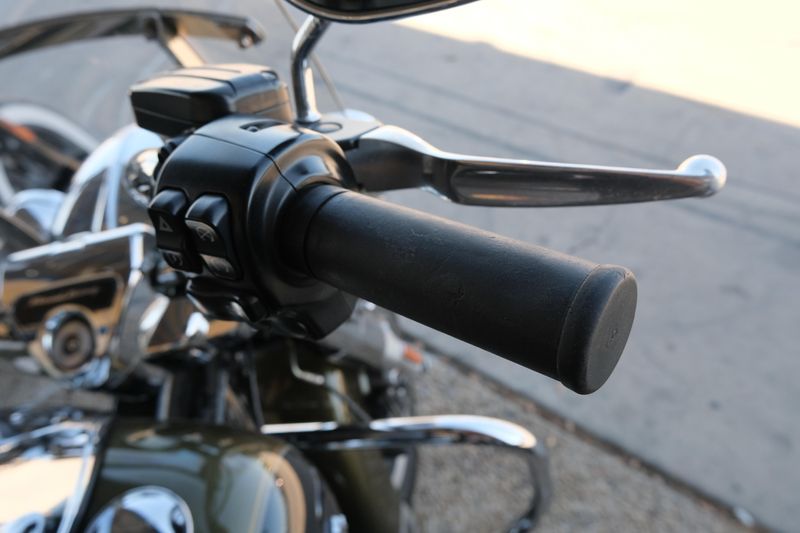 USED 2018 HARLEY ROAD KING Image 10