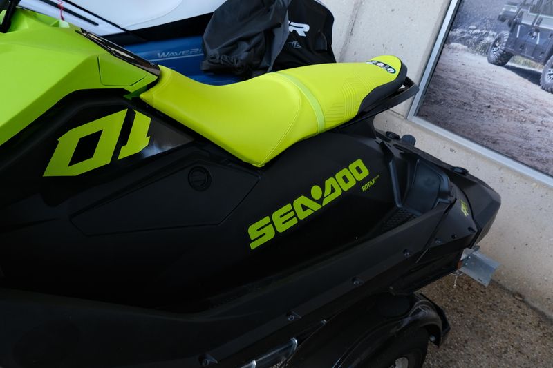 USED 2023 SEADOO SPARK TRIXX 3-UP ROTAX 900 HO ACE IBR Image 4