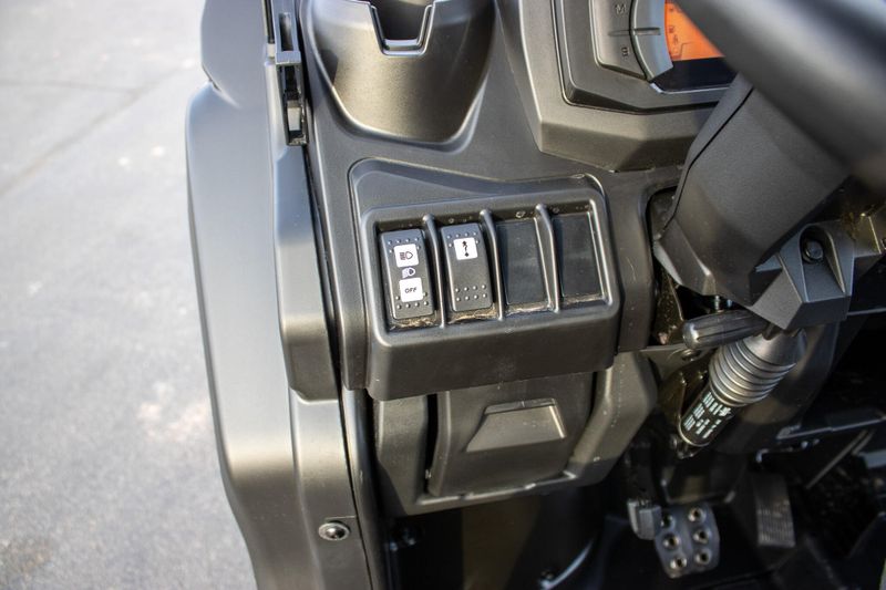 NEW 2026 CAN-AM DEFENDER MAX XT HD9 Image 21
