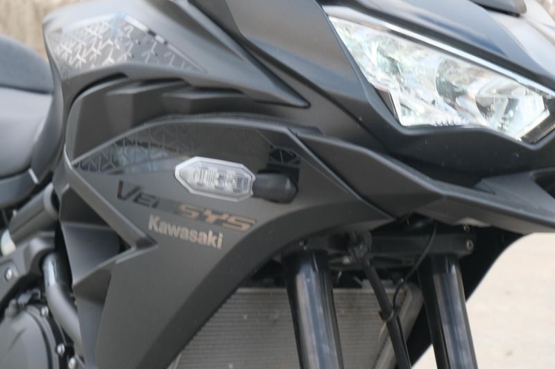 2023 Kawasaki VERSYS 650 LT METALLIC SPARK BLACK AND METALLIC FLAT SPARK BLACK Image 27