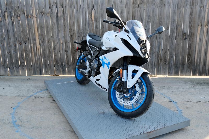 NEW 2026 SUZUKI GSX8R Image 1