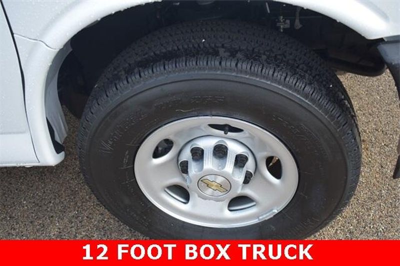 New 2025 Chevrolet Express 3500 Work VanImage 8