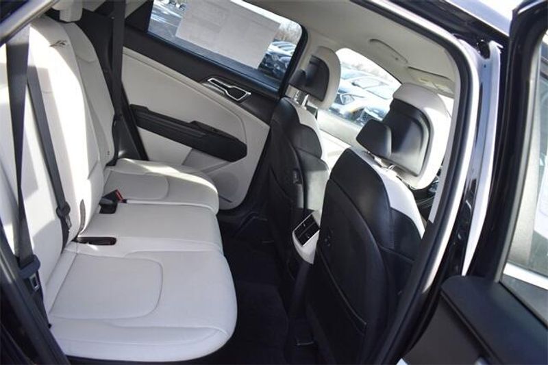 New 2025 Kia Sportage EXImage 13