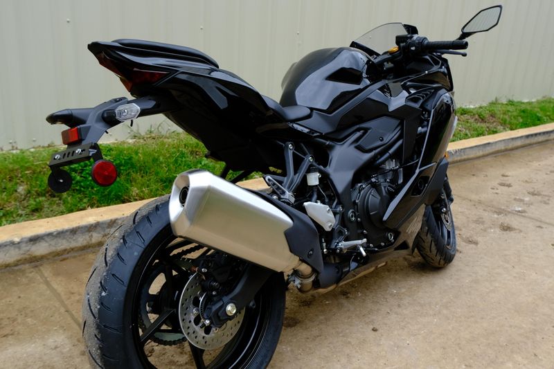 2025 Kawasaki NINJA ZX4R ABS METALLIC SPARK BLACK Image 2