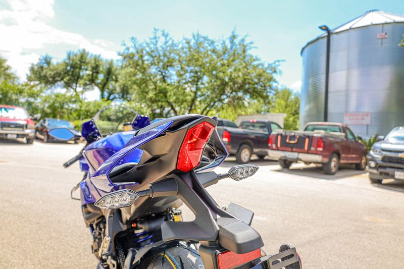 NEW 2026 YAMAHA YZF-R1 Image 2