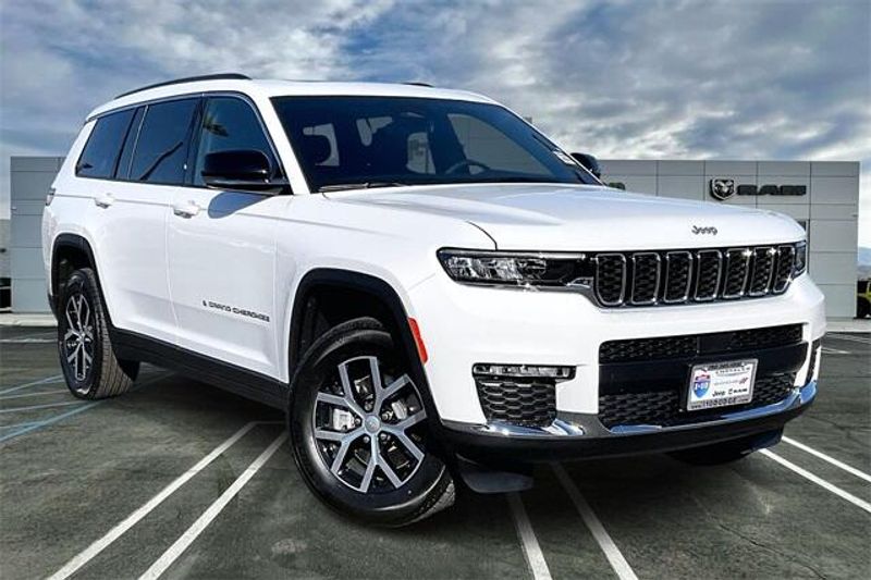 New 2025 Jeep Grand Cherokee L Limited 4x4Image 14