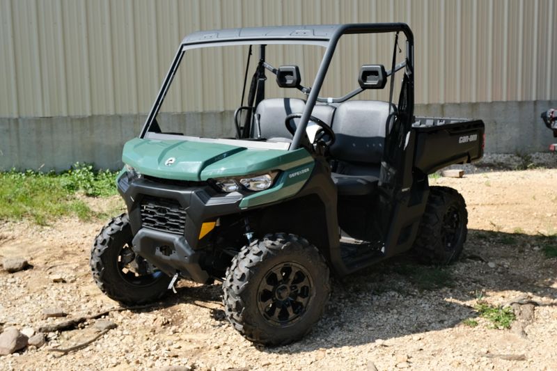 2025 Can-Am DEFENDER DPS HD7 COMPASS GREEN Image 2