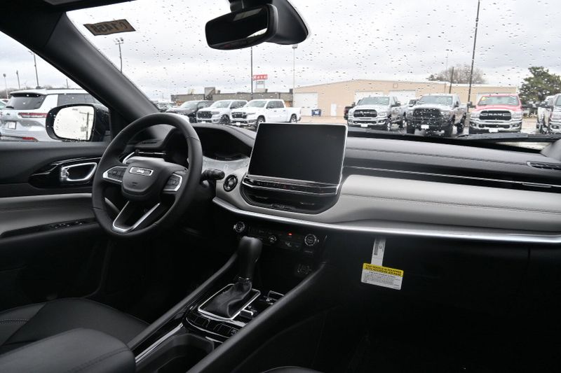 2025 Jeep Compass LimitedImage 14