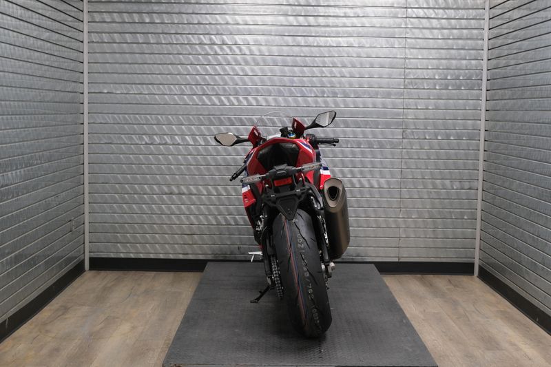 NEW 2026 HONDA CBR1000RRR FIREBLADE SP Image 4