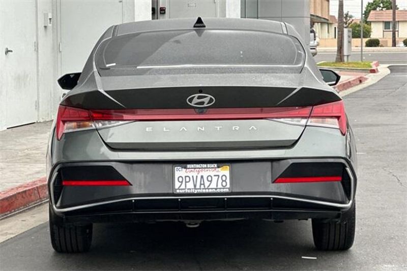 Used 2024 Hyundai Elantra SELImage 5