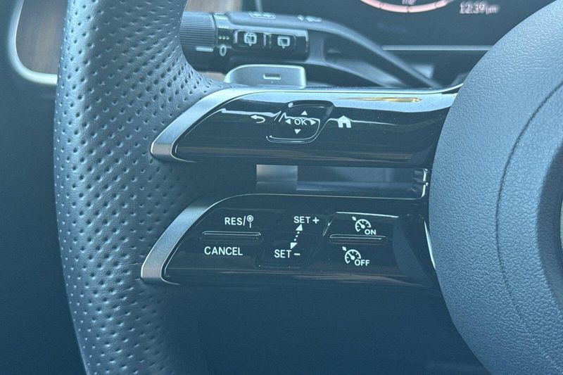 Used 2025 Mercedes-Benz GLC 300Image 27