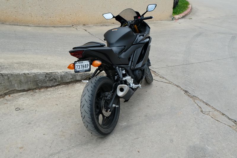 2019 Yamaha YZFR3 BLACK Image 3