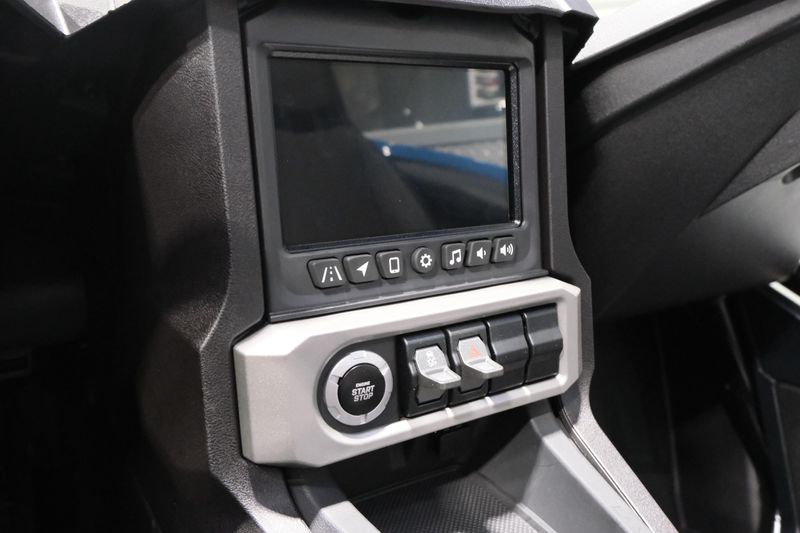 NEW 2026 POLARIS SLINGSHOT SL AUTODRIVE Image 10