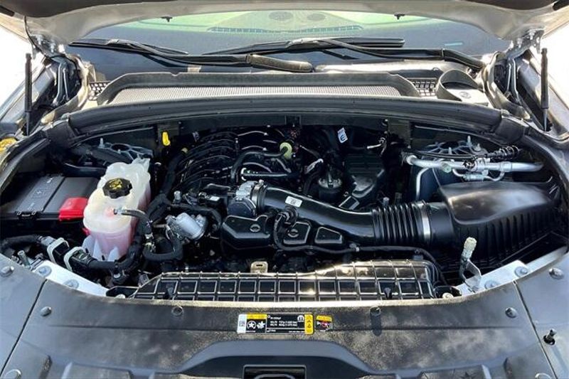Used 2023 Jeep Grand Cherokee L AltitudeImage 9