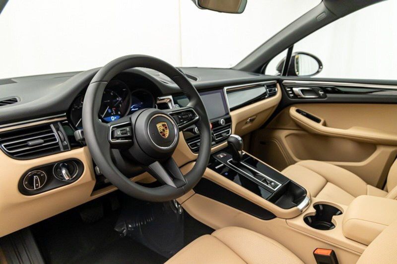 2024 Porsche Macan Image 13