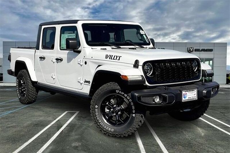 New 2025 Jeep Gladiator Willys 4x4Image 14