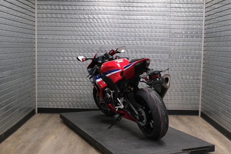 NEW 2026 HONDA CBR1000RRR FIREBLADE SP Image 5