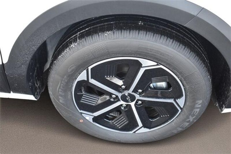 New 2025 Kia Niro EXImage 11