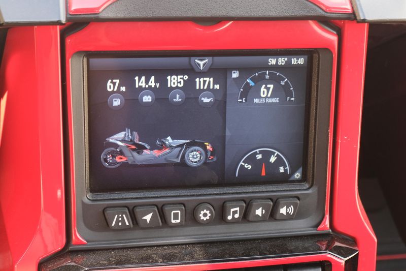 2020 Polaris SLINGSHOT R BLACK AND RED Image 19