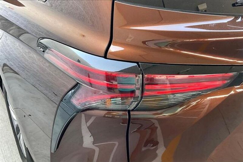 Used 2022 Toyota Sienna LE HybridImage 28