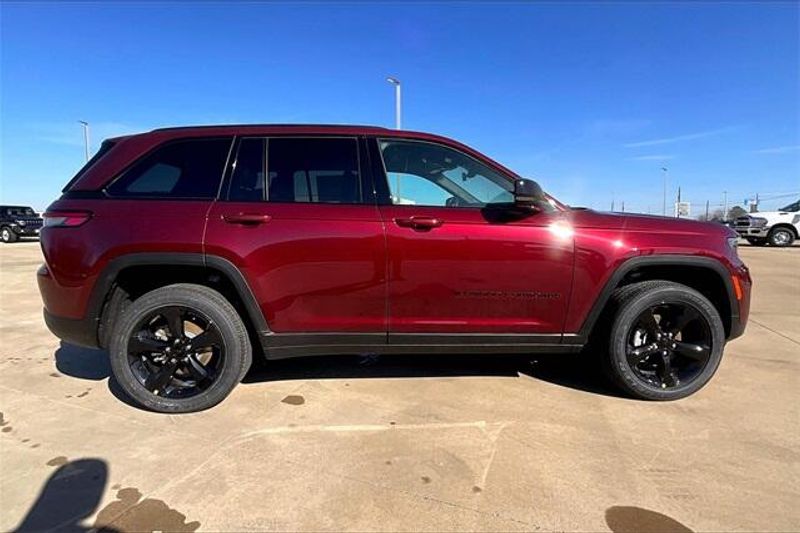 2025 Jeep Grand Cherokee Altitude X 4x4Image 15