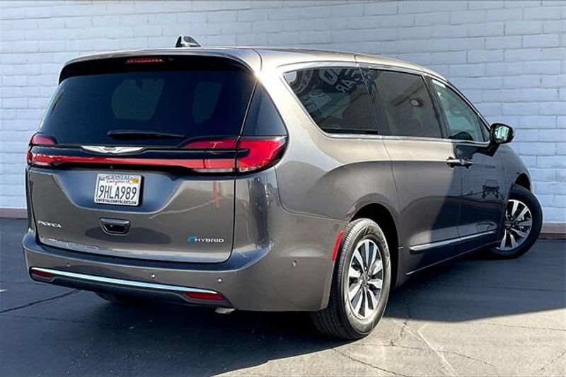2023 Chrysler Pacifica Hybrid LimitedImage 13