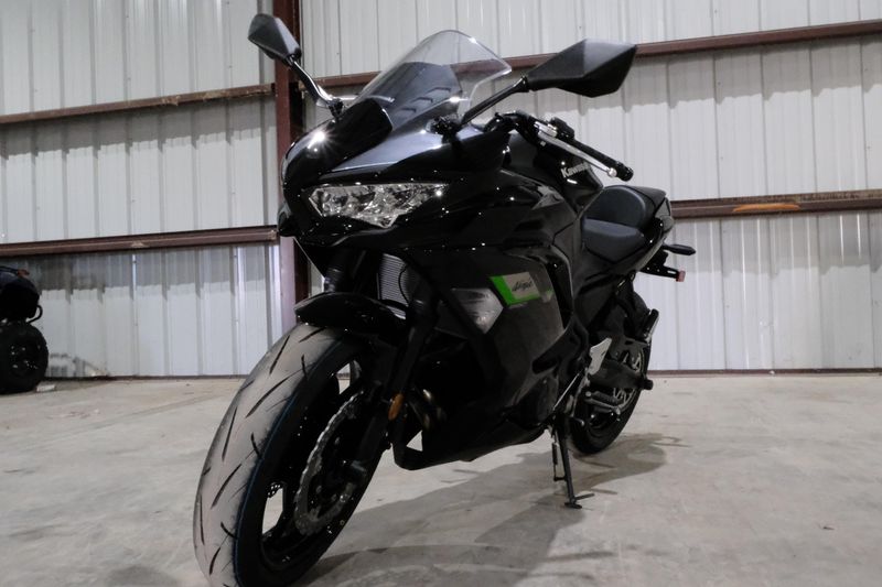 2025 Kawasaki NINJA 650 METALLIC SPARK BLACK AND METALLIC FLAT SPARK BLACKImage 3