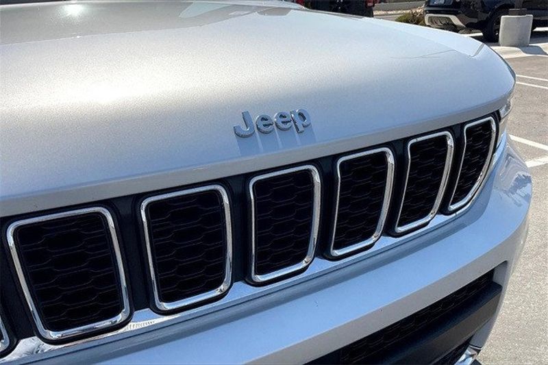 2023 Jeep Grand Cherokee L LaredoImage 30