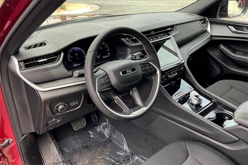 2025 Jeep Grand Cherokee L Laredo X 4x2Image 6
