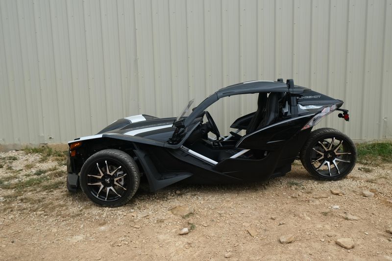 2019 Polaris SLINGSHOT GT BLACK CRYSTAL Image 6