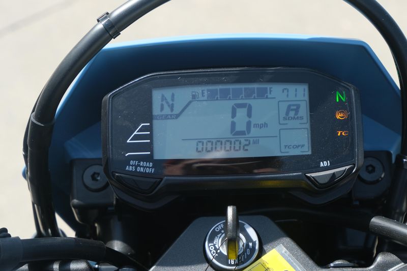 2025 Suzuki DRZ 4SM SKY GRAY Image 9