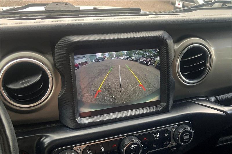 2019 Jeep Wrangler Unlimited Sahara photo 21
