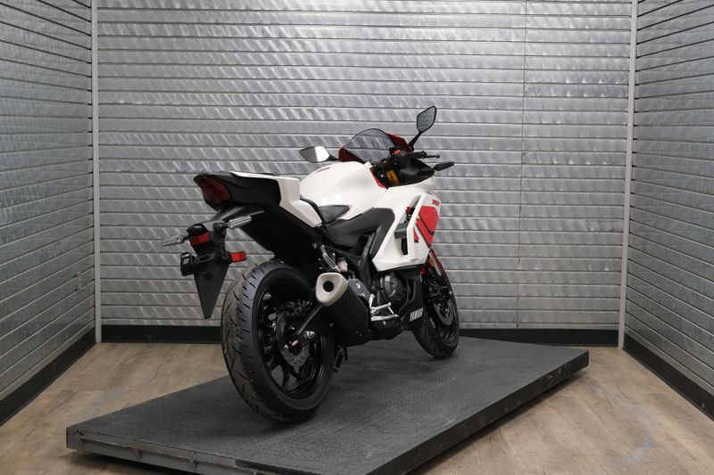 NEW 2026 YAMAHA YZF-R3 ABS 70TH ANNIVERSARY EDITION Image 3