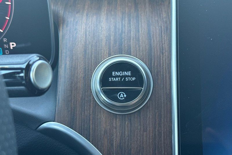 Used 2025 Mercedes-Benz GLC 300Image 25