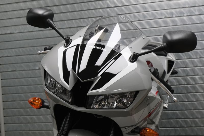 NEW 2026 HONDA CBR600RR Image 9