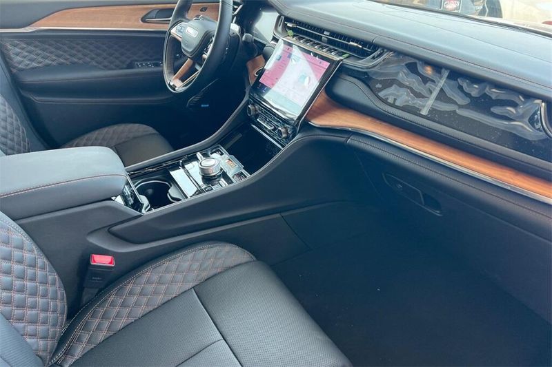 2025 Jeep Grand Cherokee L Summit Reserve photo 16